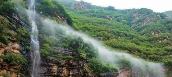 粗心旅客安检口忘拿行李， 民警从银行取款单找到电话寻回失主